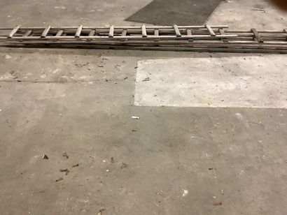 Lot de 4 échelles de toit Vente sur désignation....