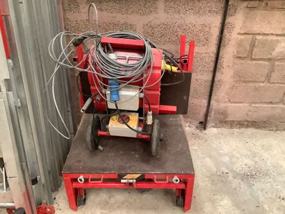 Monte-charge fonctionnel 15 m avec kit couvreur...