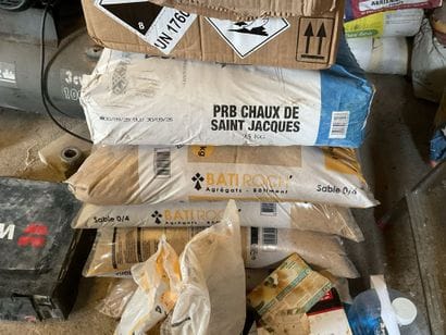 5 sacs de sable et chaux.