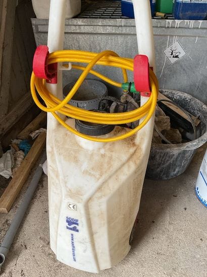 Pulvérisateur à batterie, en l'état.