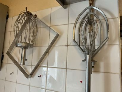 Batteur professionnel et accessoires, fonctionnel.
Vente...