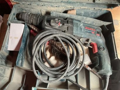 Perforateur Bosch fonctionnel.