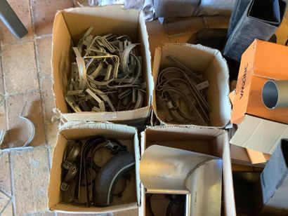Lot de crochets pour gouttière,coudes,raccords...