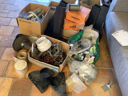 Lot de crochets pour gouttière,coudes,raccords...