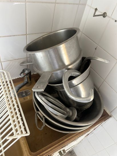 Batteur professionnel et accessoires, fonctionnel.
Vente...