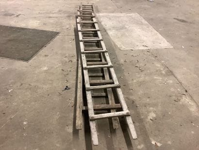 Lot de 4 échelles de toit Vente sur désignation....