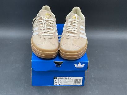 ADIDAS, modèle GAZELLE BOLD W,pointure 40,paire...