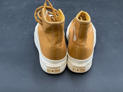 CONVERSE, modèle CHUCK TAYLOR ALL STAR,pointure...