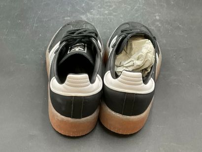 ADIDAS, modèle SAMBAE W,pointure 37,5, paire...