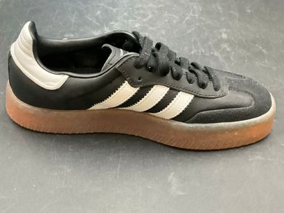 ADIDAS, modèle SAMBAE W,pointure 37,5, paire...