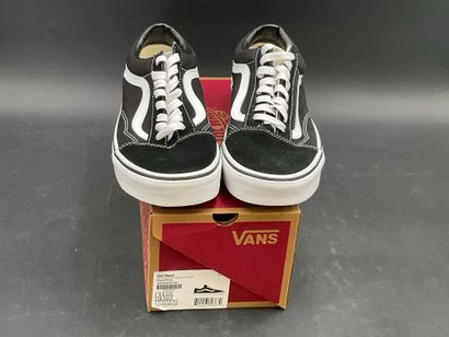 VANS,modèle OLD SKOOL, pointure 42, paire...