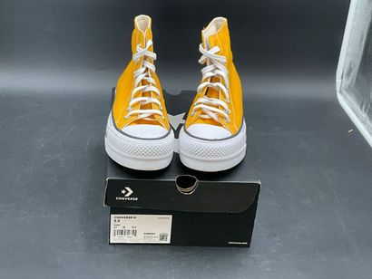 CONVERSE, modèle CHUCK TAYLOR ALL STAR, pointure...