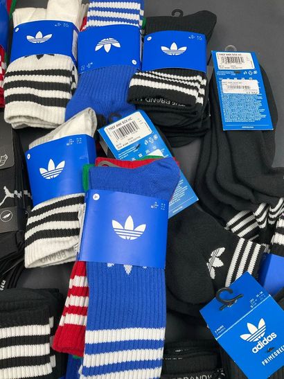 20 lots de 3 paire de chaussettes, dont ADIDAS...