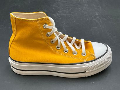 CONVERSE, modèle CHUCK TAYLOR ALL STAR, pointure...