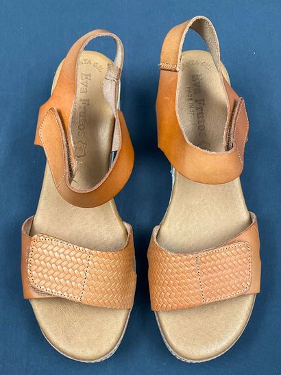 EVA FRUTOS, modèle 565, paire de sandales...