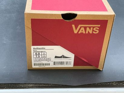VANS,modèle AUTHENTIC, pointure 38, paire...