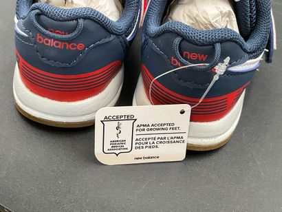 Lot de 3 paires de NEW BALANCE 574 ,pointure...