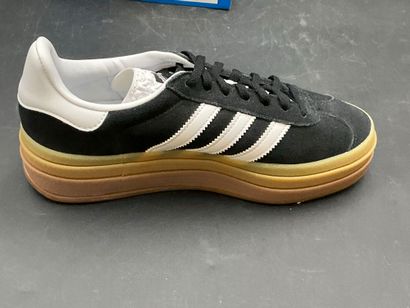 ADIDAS, modèle GAZELLE BOLD W, pointure 38,...