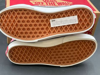 VANS,modèle OLD SKOOL V,pointure 34, paire...