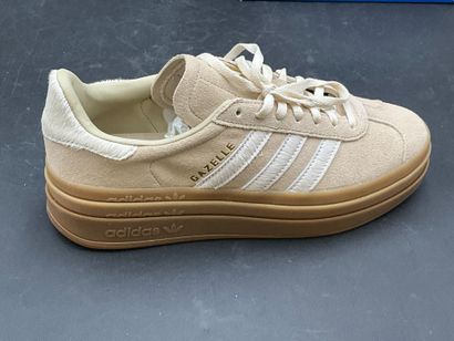 ADIDAS, modèle GAZELLE BOLD W,pointure 40,paire...