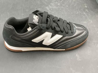 NEW BALANCE, modèle RC42, pointure 40,paire...
