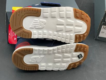 Lot de 3 paires de NEW BALANCE 574 ,pointure...