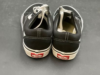 VANS,modèle OLD SKOOL, pointure 38, paire...