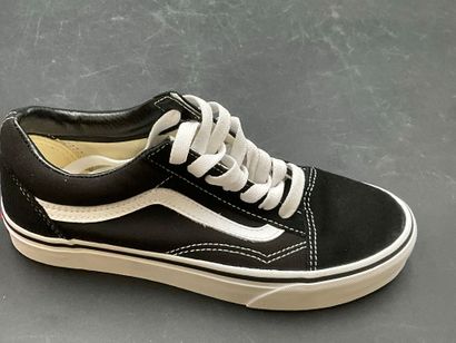 VANS,modèle OLD SKOOL,pointure 36,paire de...