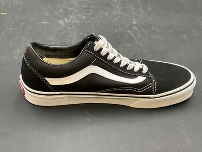 VANS,modèle OLD SKOOL, pointure 40, paire...