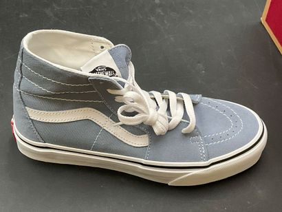 VANS,modèle SK8, pointure 39, paire de baskets...