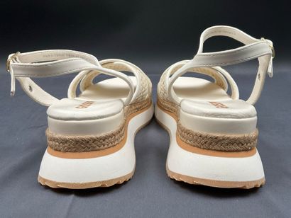 GIOSEPPO, modèle IONA, paire de sandales,...