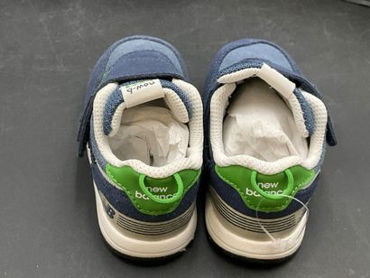 Lot de 3 paires de NEW BALANCE 574 ,pointure...