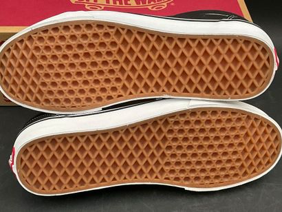 VANS,modèle OLD SKOOL, pointure 42, paire...