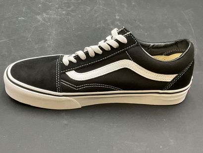 VANS,modèle OLD SKOOL, pointure 40, paire...