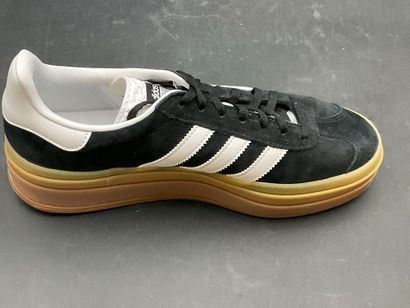 ADIDAS, modèle GAZELLE BOLD W,pointure 40,5,paire...