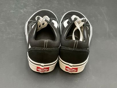 VANS,modèle OLD SKOOL, pointure 40, paire...