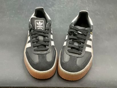 ADIDAS, modèle SAMBAE W,pointure 37,5, paire...