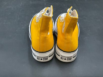 CONVERSE, modèle CHUCK TAYLOR ALL STAR, pointure...
