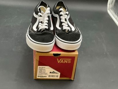 VANS,modèle OLD SKOOL,pointure 36,paire de...