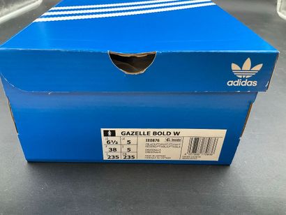 ADIDAS, modèle GAZELLE BOLD W, pointure 38,...