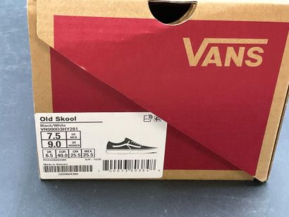 VANS,modèle OLD SKOOL, pointure 40, paire...