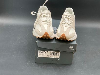 NEW BALANCE, modèle 327,pointure 36, paire...