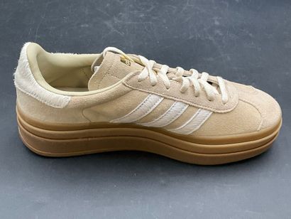 ADIDAS, modèle GAZELLE BOLD W,pointure 40,paire...