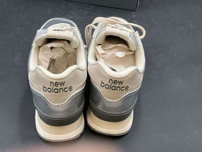 NEW BALANCE,modèle 574,pointure 41, paire...