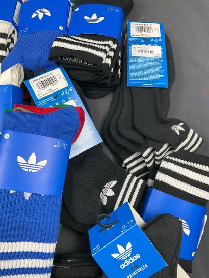 20 lots de 3 paire de chaussettes, dont ADIDAS...