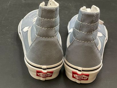 VANS,modèle SK8, pointure 39, paire de baskets...