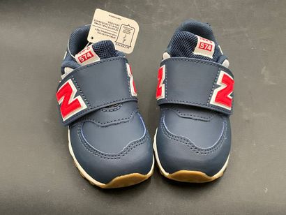 Lot de 3 paires de NEW BALANCE 574 ,pointure...