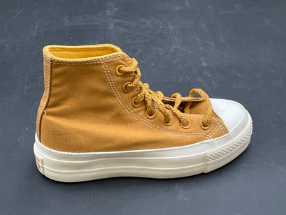 CONVERSE, modèle CHUCK TAYLOR ALL STAR,pointure...