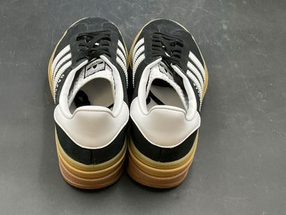 ADIDAS, modèle GAZELLE BOLD W,pointure 38,...