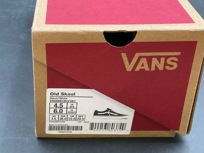 VANS,modèle OLD SKOOL,pointure 36,paire de...